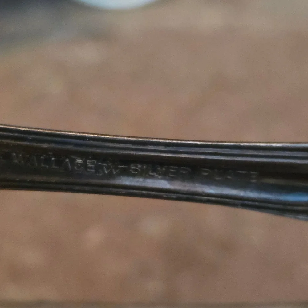 Wallace Silver Plate Antique Tongs Pierced Floral Scroll Ornate Serving Tool 8in